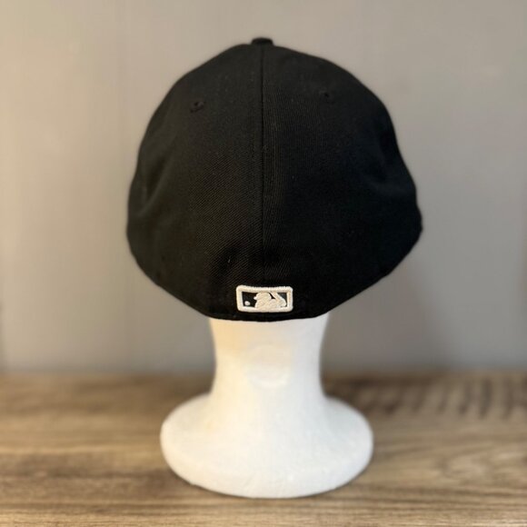 RARE Seattle Mariners Black & White Paisley New Era Fitted Hat Size 7 3/8 MLB - Picture 4 of 8